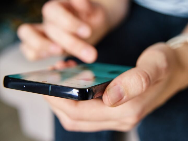 How to Cut Down on Social Media When It’s Part of Your Job